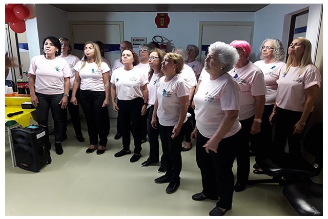Ações em Juiz de Fora - Coral da Associação Feminina de Prevenção e Combate ao Câncer de Juiz de Fora (Ascomcer) presta homenagens aos doadores no Hemocentro Regional de Juiz de Fora - Foto: Divulgação Hemominas