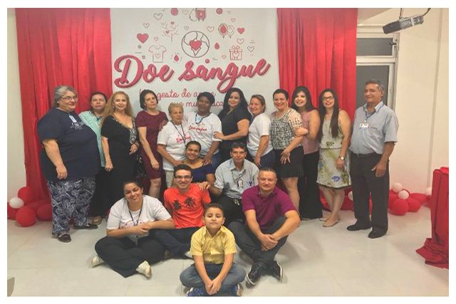 Ações em Ituiutaba - Doadores diplomados posam para foto ao lado de equipe do Hemonúcleo de Ituiutaba - Foto: Divulgação Hemominas