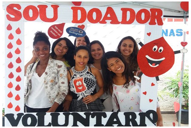 Ações em Governador Valadares - Doadoras de sangue se divertem com o painel confeccionado para entreter os doadores no Hemocentro Regional de Governador Valadares - Foto: Divulgação Hemominas.